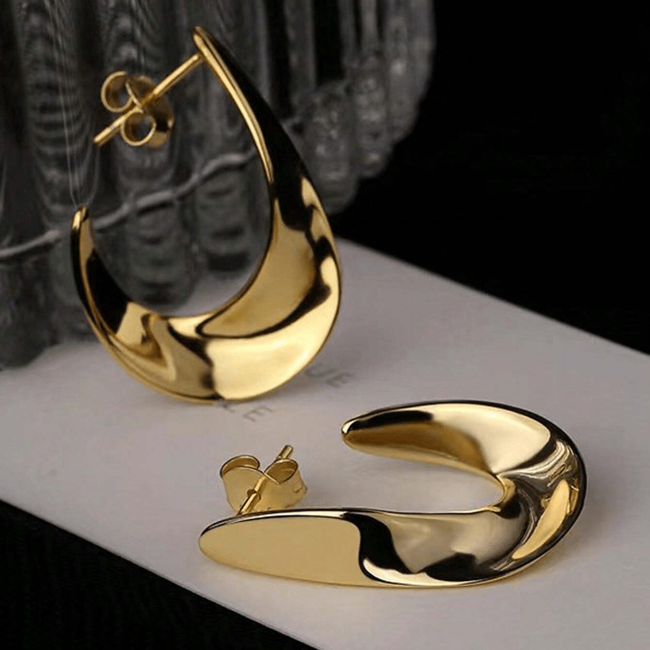 Brincos Dourados Twist Moderno