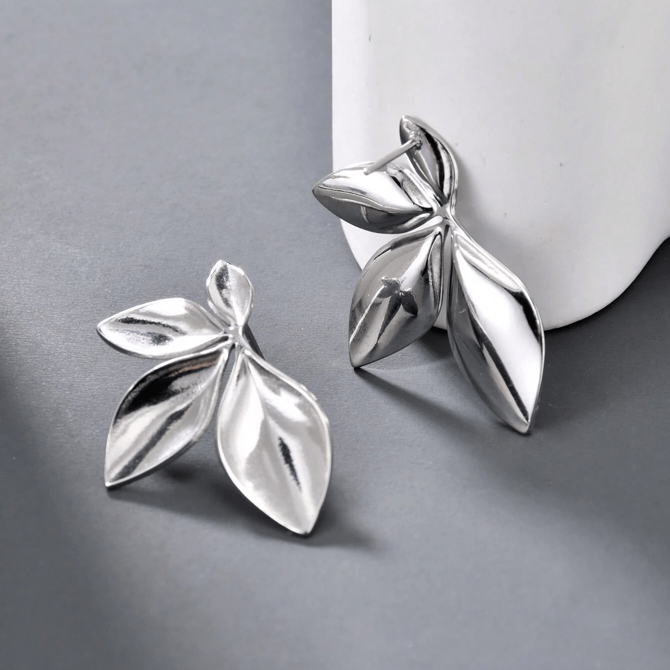 Brincos Folhas Prata Elegância